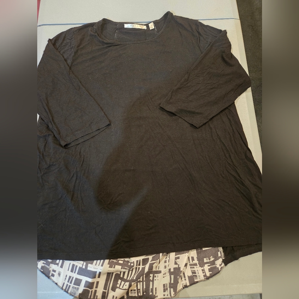 Cyrus Black and White Patterned Hem Blouse (4c30)